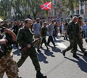 Donecke separatistai Ukrainos nepriklausomybės dieną surengė ukrainiečių belaisvių &bdquo;paradą&ldquo;