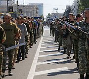 Donecke separatistai Ukrainos nepriklausomybės dieną surengė ukrainiečių belaisvių &bdquo;paradą&ldquo;