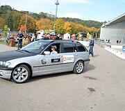 mobilių klubas surengė dar vieną akciją, skirtą neįgaliesiems vairuotojams. Vilniuje pristatytas automobilis, skirtas neįgaliųjų žmonių vairavimo įgūdžiams lavinti