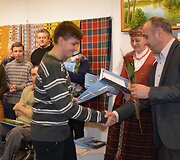 Varėnoje pristatyta paroda Auksalio kupkas
