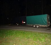 Varėnos policija sulaikė kontrabandinių cigarečių prikim&scaron;tą mikroautobusą su priekaba