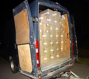 Varėnos policija sulaikė kontrabandinių cigarečių prikim&scaron;tą mikroautobusą su priekaba