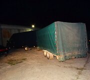Varėnos policija sulaikė kontrabandinių cigarečių prikim&scaron;tą mikroautobusą su priekaba