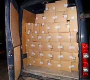 Varėnos policija sulaikė kontrabandinių cigarečių prikim&scaron;tą mikroautobusą su priekaba
