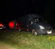 Varėnos policija sulaikė kontrabandinių cigarečių prikim&scaron;tą mikroautobusą su priekaba