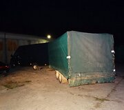 Varėnos policija sulaikė kontrabandinių cigarečių prikim&scaron;tą mikroautobusą su priekaba