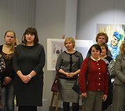 Varėnos kultūros centro parodų salėje atidaryta menininkų Valdemaro &Scaron;eme&scaron;kos, Alinos Daiker Gulbinienės ir Alessandro Rillo tapybos darbų paroda &bdquo;Antitesi&ldquo;