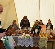 Varėnos centre gerą pusdienį smagiai &scaron;urmuliavo septintą kartą suorganizuota Dzūkijos regiono prie&scaron;velykinė mugė &bdquo;Auksalio kupkas&ldquo;. 