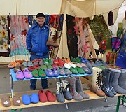 Varėnos centre gerą pusdienį smagiai &scaron;urmuliavo septintą kartą suorganizuota Dzūkijos regiono prie&scaron;velykinė mugė &bdquo;Auksalio kupkas&ldquo;. 