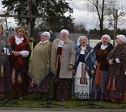 Varėnos centre gerą pusdienį smagiai &scaron;urmuliavo septintą kartą suorganizuota Dzūkijos regiono prie&scaron;velykinė mugė &bdquo;Auksalio kupkas&ldquo;. 