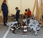Varėnos centre gerą pusdienį smagiai &scaron;urmuliavo septintą kartą suorganizuota Dzūkijos regiono prie&scaron;velykinė mugė &bdquo;Auksalio kupkas&ldquo;. 