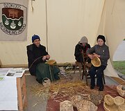 Varėnos centre gerą pusdienį smagiai &scaron;urmuliavo septintą kartą suorganizuota Dzūkijos regiono prie&scaron;velykinė mugė &bdquo;Auksalio kupkas&ldquo;. 