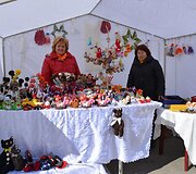 Varėnos centre gerą pusdienį smagiai &scaron;urmuliavo septintą kartą suorganizuota Dzūkijos regiono prie&scaron;velykinė mugė &bdquo;Auksalio kupkas&ldquo;. 