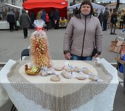Varėnos centre gerą pusdienį smagiai &scaron;urmuliavo septintą kartą suorganizuota Dzūkijos regiono prie&scaron;velykinė mugė &bdquo;Auksalio kupkas&ldquo;. 