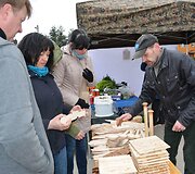 Varėnos centre gerą pusdienį smagiai &scaron;urmuliavo septintą kartą suorganizuota Dzūkijos regiono prie&scaron;velykinė mugė &bdquo;Auksalio kupkas&ldquo;. 
