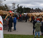 Varėnos centre gerą pusdienį smagiai &scaron;urmuliavo septintą kartą suorganizuota Dzūkijos regiono prie&scaron;velykinė mugė &bdquo;Auksalio kupkas&ldquo;. 
