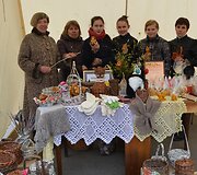 Varėnos centre gerą pusdienį smagiai &scaron;urmuliavo septintą kartą suorganizuota Dzūkijos regiono prie&scaron;velykinė mugė &bdquo;Auksalio kupkas&ldquo;. 