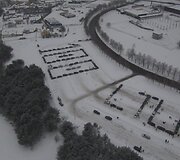 I&scaron; beveik 150 automobilių aik&scaron;telėje suformuotas skaičius 100, skirtas pažymėti artėjantį Lietuvos &scaron;imtmetį