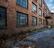 Fotografės užfiksuotas apleistų pastatų grožis