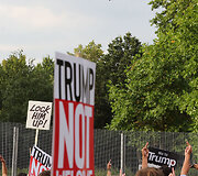 D.Trumpą Londone pasitiko protestuotojai