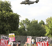 D.Trumpą Londone pasitiko protestuotojai