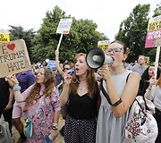 D.Trumpą Londone pasitiko protestuotojai