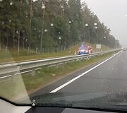 Kelyje Vilnius&ndash;Pabradė ant kelio nuvirto krovininis automobilis