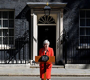 Theresa May paskelbė apie atsistatydinimą