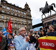 Didžiosios Britanijos gatves užplūdo protestuotojai