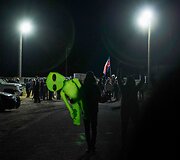 Žmonės renkasi prie &bdquo;Area 51&ldquo;