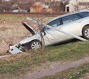 Girto vairuotojo &bdquo;Toyota&ldquo; nulėkė nuo kelio Tauragėje