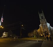 &Scaron;imtai amerikiečių pagerbė per susi&scaron;audymą mokykloje žuvusių žmonių atminimą
