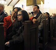 &Scaron;imtai amerikiečių pagerbė per susi&scaron;audymą mokykloje žuvusių žmonių atminimą
