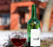 Raudonų vynuogių vynas (&bdquo;Drubazas vins&ldquo;) yra laikomas Sabilės miesto pasididžiavimu