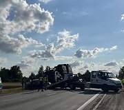 Avarija Radvili&scaron;kio rajone: lengvasis automobilis susidūrė su Lietuvos kariuomenės ma&scaron;ina 