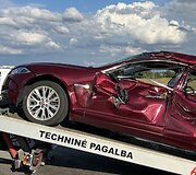 Avarija Radvili&scaron;kio rajone: lengvasis automobilis susidūrė su Lietuvos kariuomenės ma&scaron;ina 