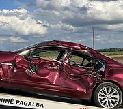 Avarija Radvili&scaron;kio rajone: lengvasis automobilis susidūrė su Lietuvos kariuomenės ma&scaron;ina 