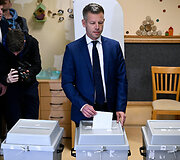 Peteris Magyaras balsuoja Vengrijos rinkimuose