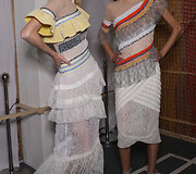 Atviri pečiai Peter Pilotto kolekcijoje