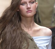 Atviri pečiai Guy Laroche kolekcijoje