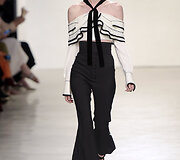 Atviri pečiai Proenza Schouler kolekcijoje