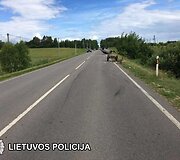 Vilniaus rajone automobilis trenkėsi į arklio traukiamą vežimą