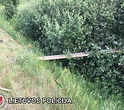 Vilniaus rajone automobilis trenkėsi į arklio traukiamą vežimą