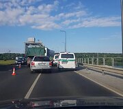 Kaune ant hidroelektrinės tilto susidūrė trys automobiliai