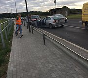 Kaune ant hidroelektrinės tilto susidūrė trys automobiliai