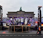 Berlyne ruo&scaron;iamasi Naujųjų metų &scaron;ventei prie Brandenburgo vartų