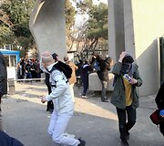 Irane protestuotojai i&scaron;ėjo į gatves