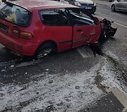 Avarija Pamėnkalnio gatvėje Vilniuje: &bdquo;Honda&ldquo; rėžėsi į stulpą