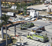 Floridoje sugriuvo pėsčiųjų tiltas