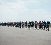 &Scaron;iauliuose vyko tradicinis bėgimas naikintuvų kilimo-tūpimo taku &bdquo;Runway Run 2018&ldquo;